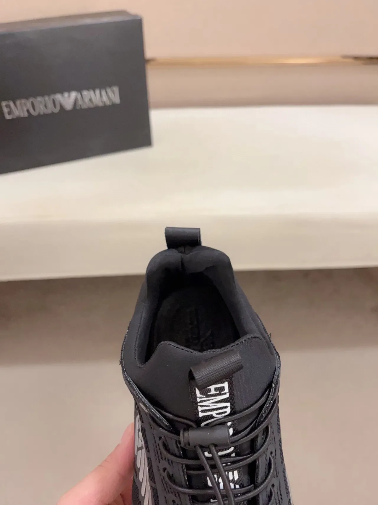 Emporio Armani 黑色银色针织网面鞋面集成系带锁生活方式运动鞋 5