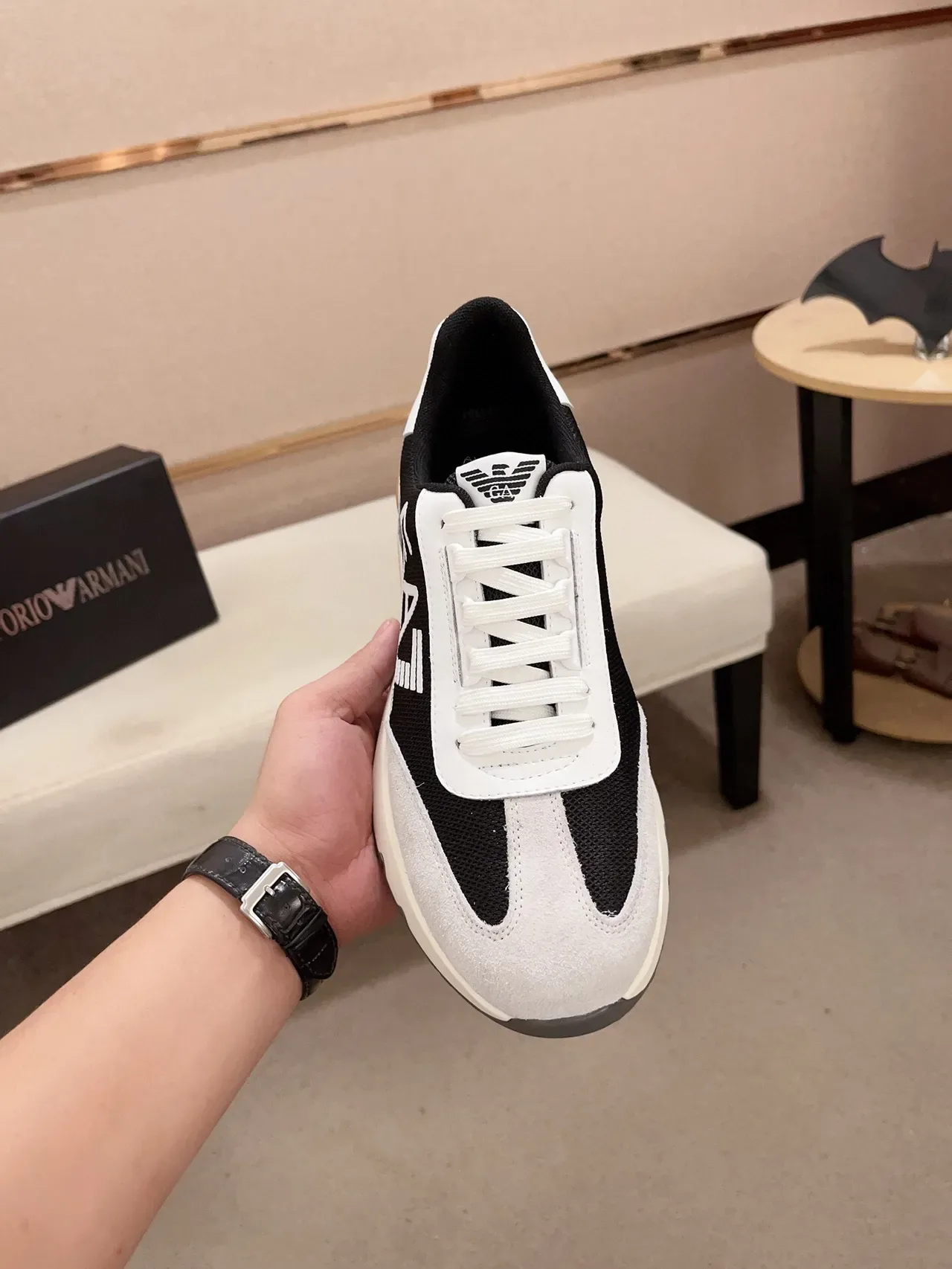 Emporio Armani काले और सफेद चंकी मिडसोल मेश और स्यूड पैनलिंग लाइफस्टाइल स्नीकर 2