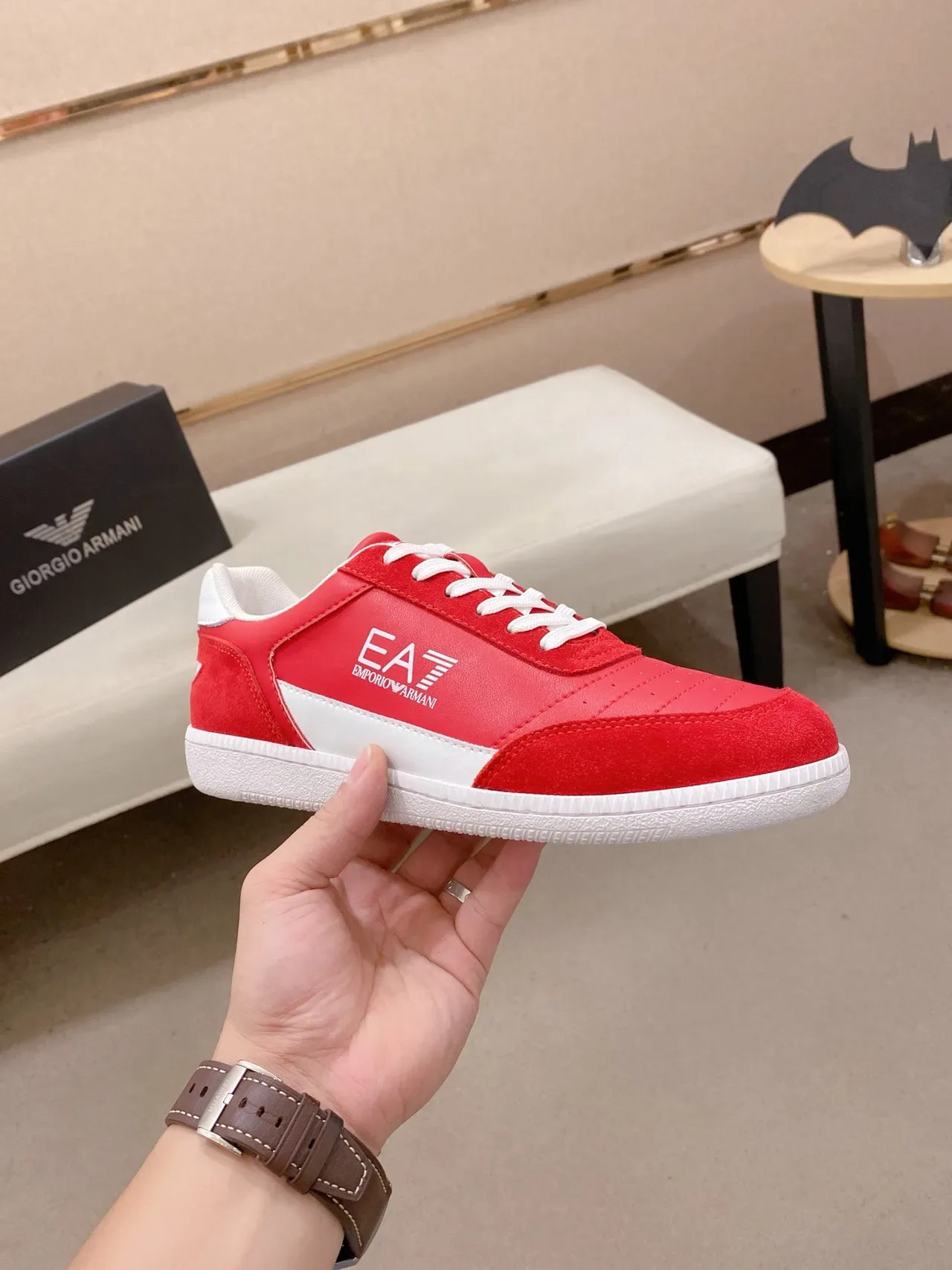 Emporio Armani EA7 红色和白色生活方式运动鞋 4
