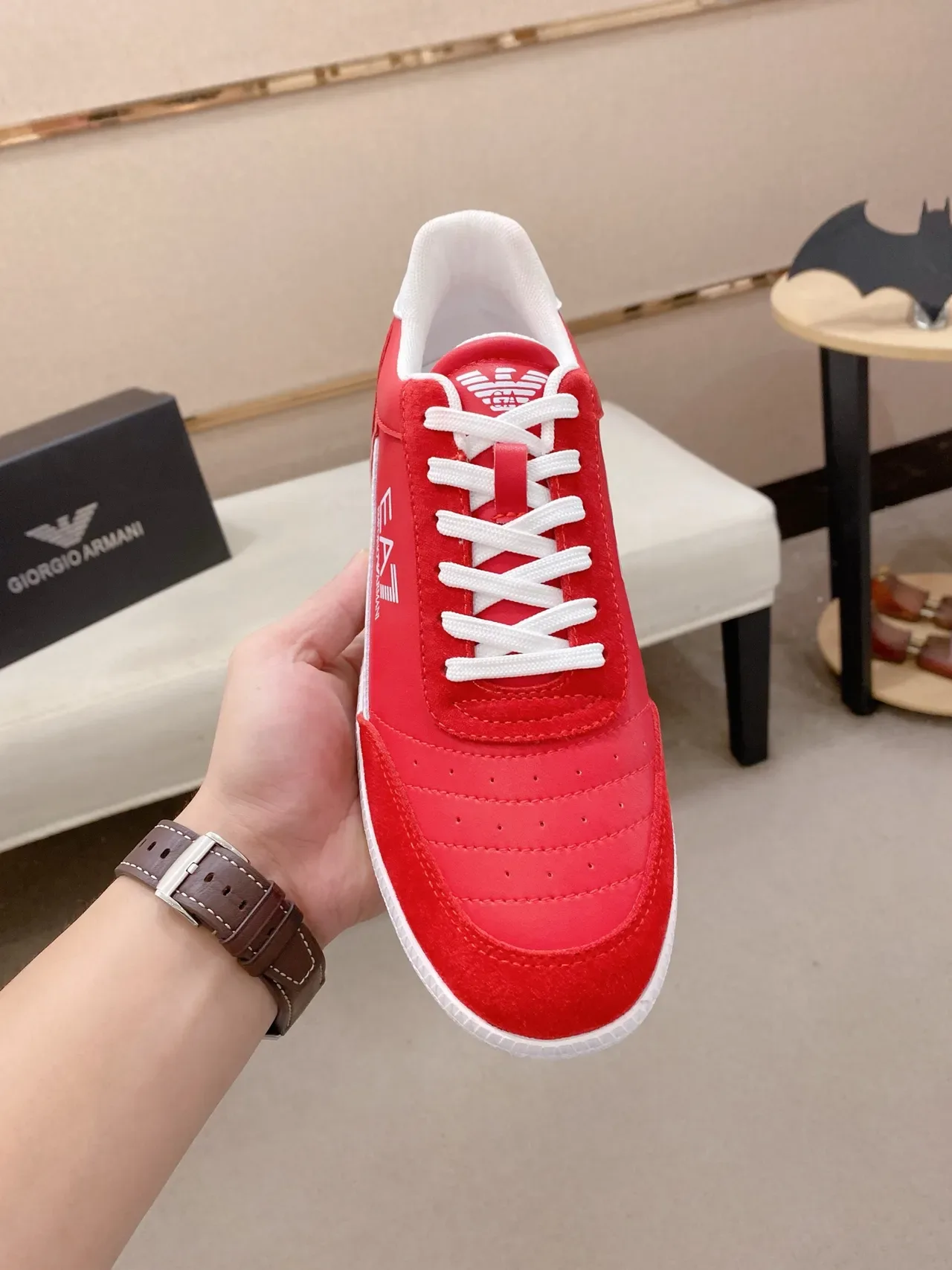 Emporio Armani EA7 红色和白色生活方式运动鞋 5