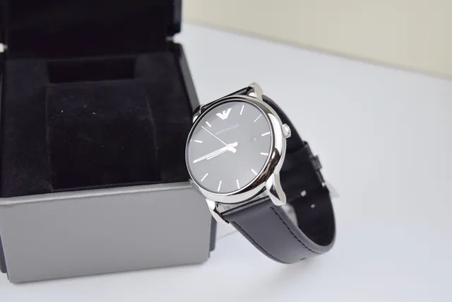 Emporio Armani ساعة كوارتز وجه أسود مبسطة 3