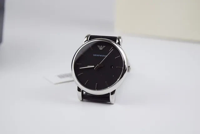 Emporio Armani ساعة كوارتز وجه أسود مبسطة 5