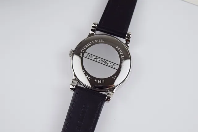 Emporio Armani ساعة كوارتز وجه أسود مبسطة 6