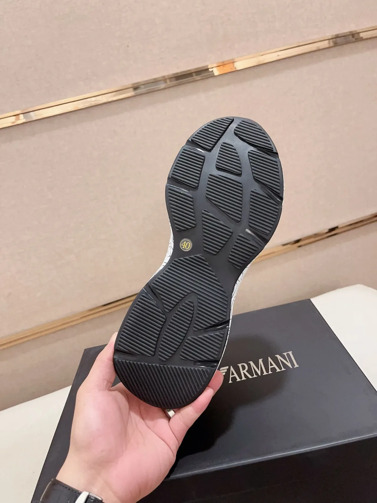Emporio Armani टॉपोग्राफिक प्रिंट सफेद लाइफस्टाइल स्नीकर 2