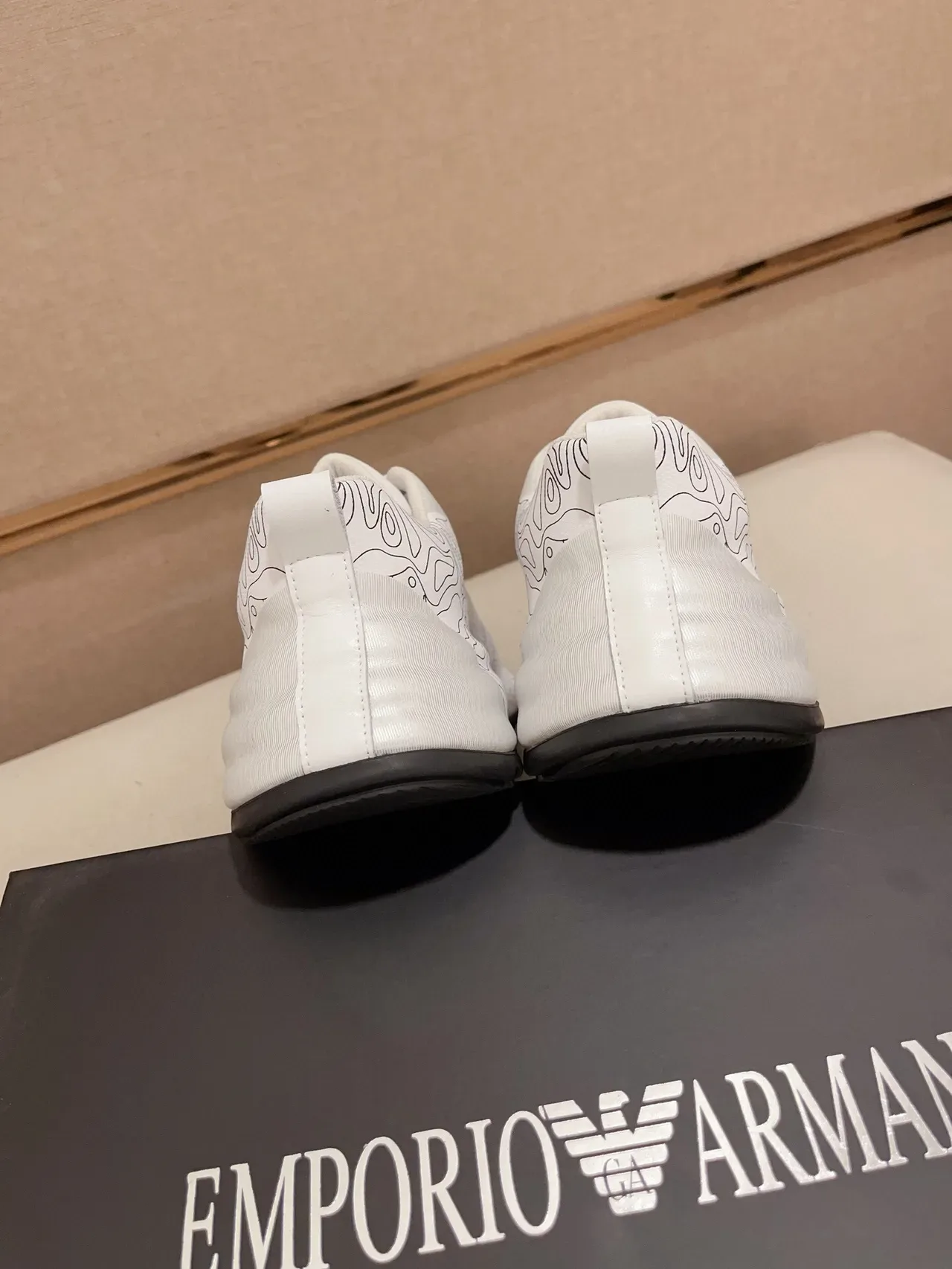 Emporio Armani टॉपोग्राफिक प्रिंट सफेद लाइफस्टाइल स्नीकर 9