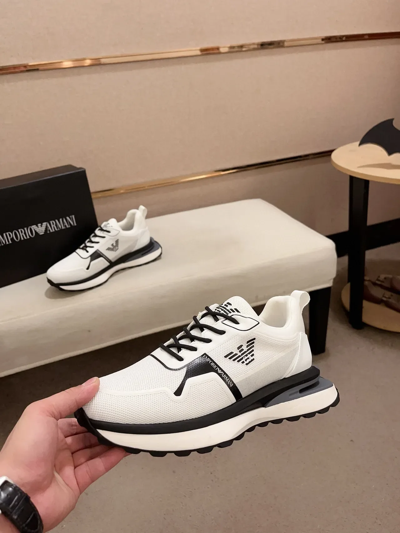 Emporio Armani Tênis Lifestyle Branco e Preto de Malha 3