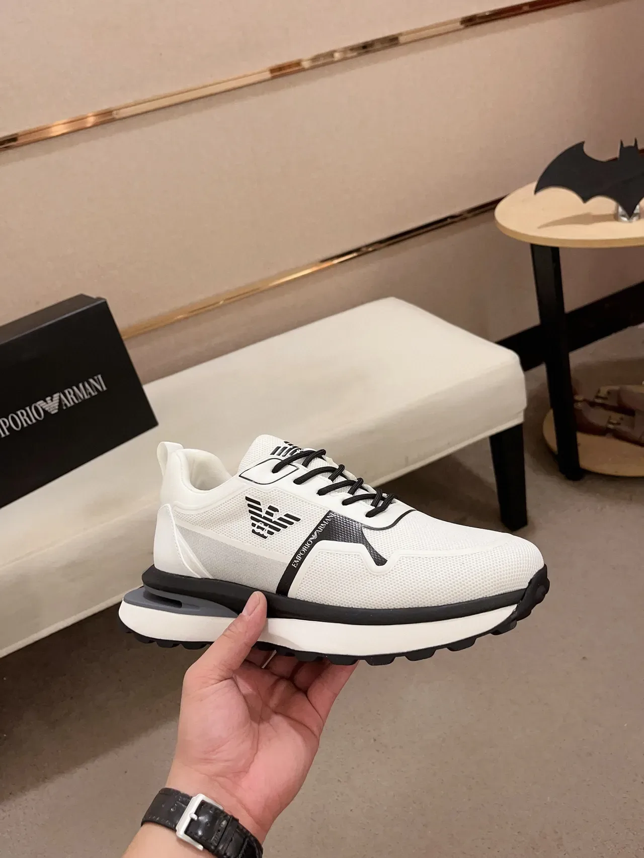 Emporio Armani Tênis Lifestyle Branco e Preto de Malha 4