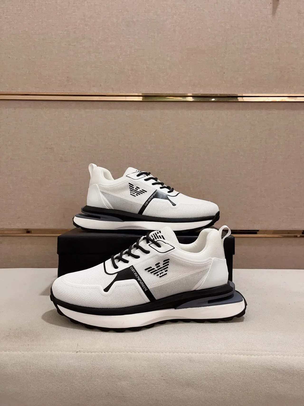 Emporio Armani Tênis Lifestyle Branco e Preto de Malha 6