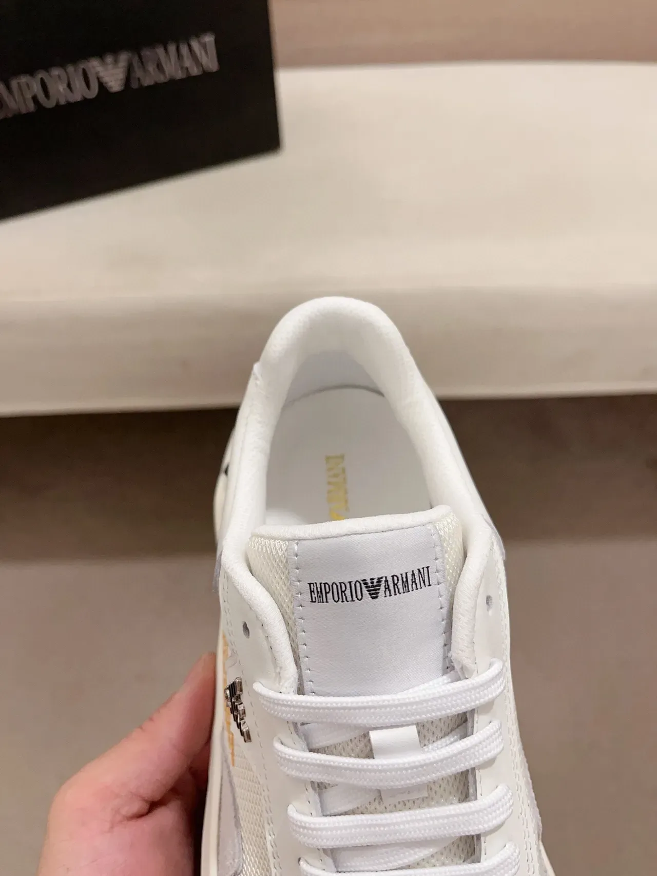 Emporio Armani Tênis Chunky com sola branca e cinza painel de malha e suede 6
