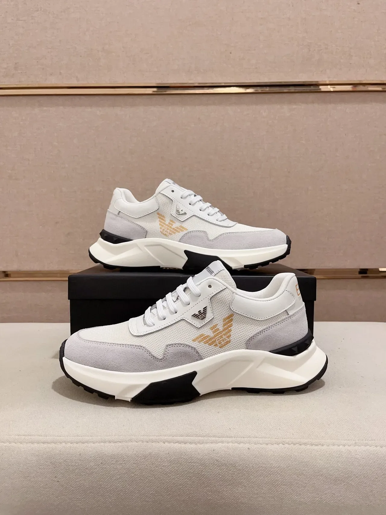 Emporio Armani Tênis Chunky com sola branca e cinza painel de malha e suede 7