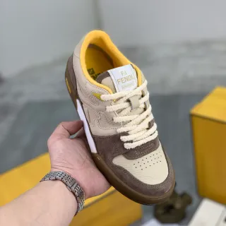 Fendi Bege Marrom Tênis Com Camadas De Couro-Suede Superior Com Ponta Perfurada
