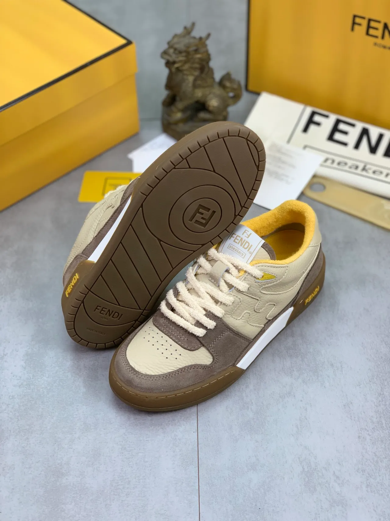 Fendi بيج بني طبقات جلد سويد علوية مثقوب أصابع القدم حذاء رياضي 2