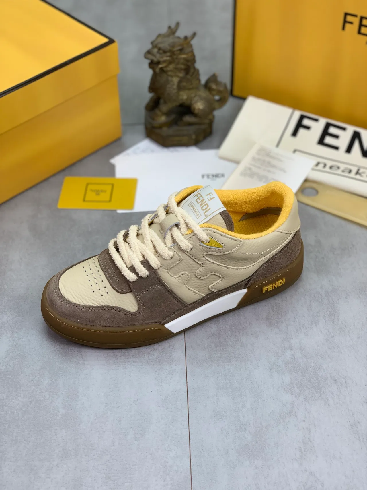 Fendi بيج بني طبقات جلد سويد علوية مثقوب أصابع القدم حذاء رياضي 4