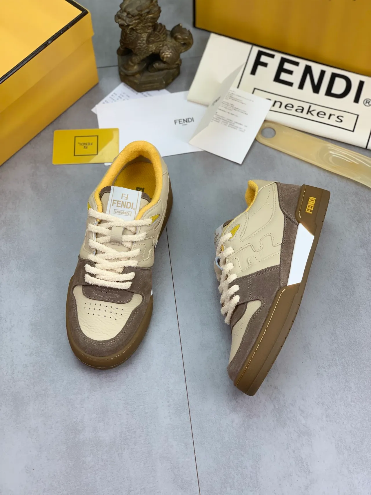 Fendi بيج بني طبقات جلد سويد علوية مثقوب أصابع القدم حذاء رياضي 5