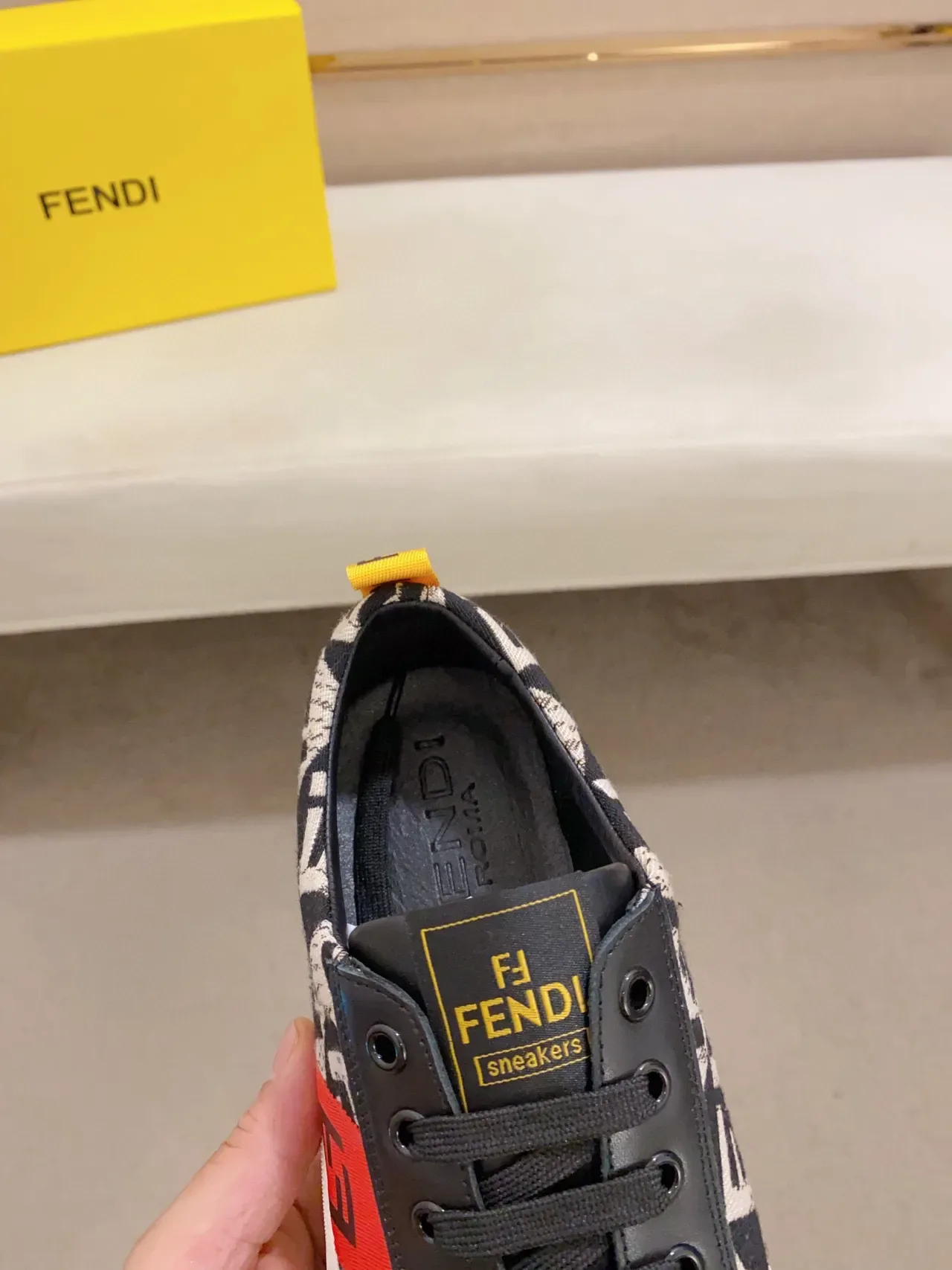 Fendi أحذية رياضية أسود أحمر FF طباعة المونوغرام شارة اللوجو نمط حياة 5