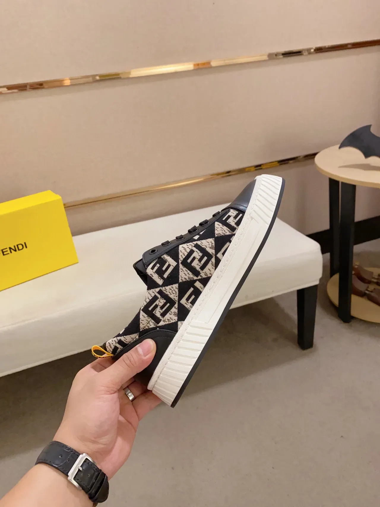 Fendi أحذية رياضية أسود أحمر FF طباعة المونوغرام شارة اللوجو نمط حياة 6
