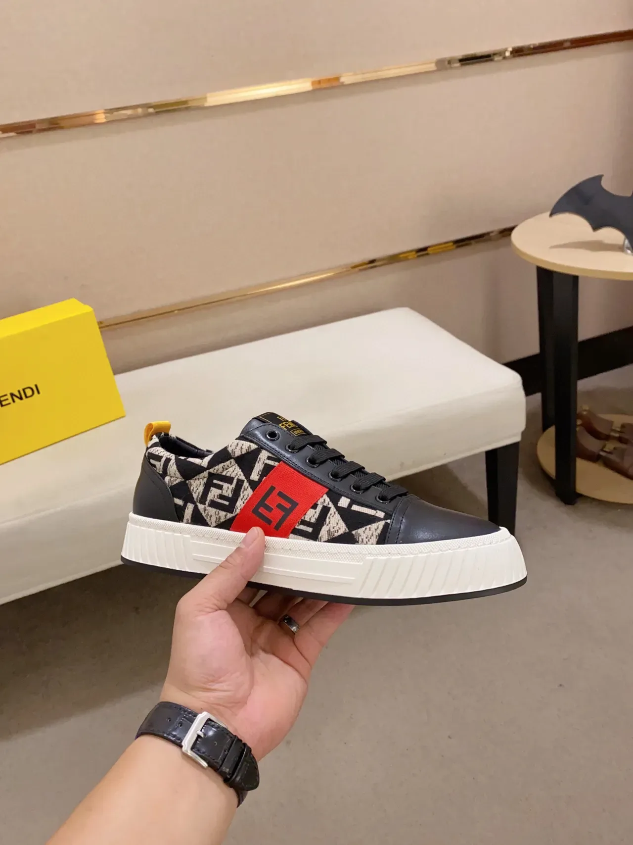 Fendi أحذية رياضية أسود أحمر FF طباعة المونوغرام شارة اللوجو نمط حياة 7