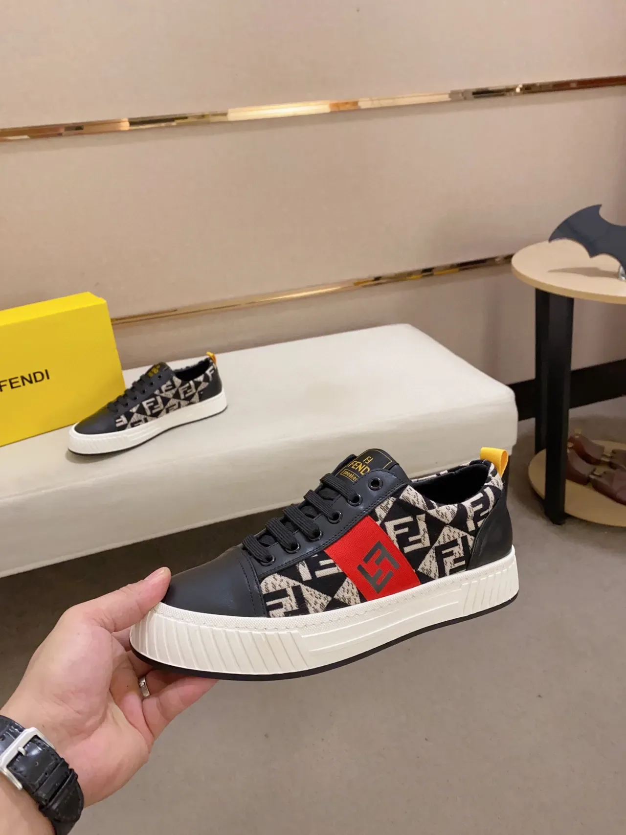 Fendi أحذية رياضية أسود أحمر FF طباعة المونوغرام شارة اللوجو نمط حياة 8