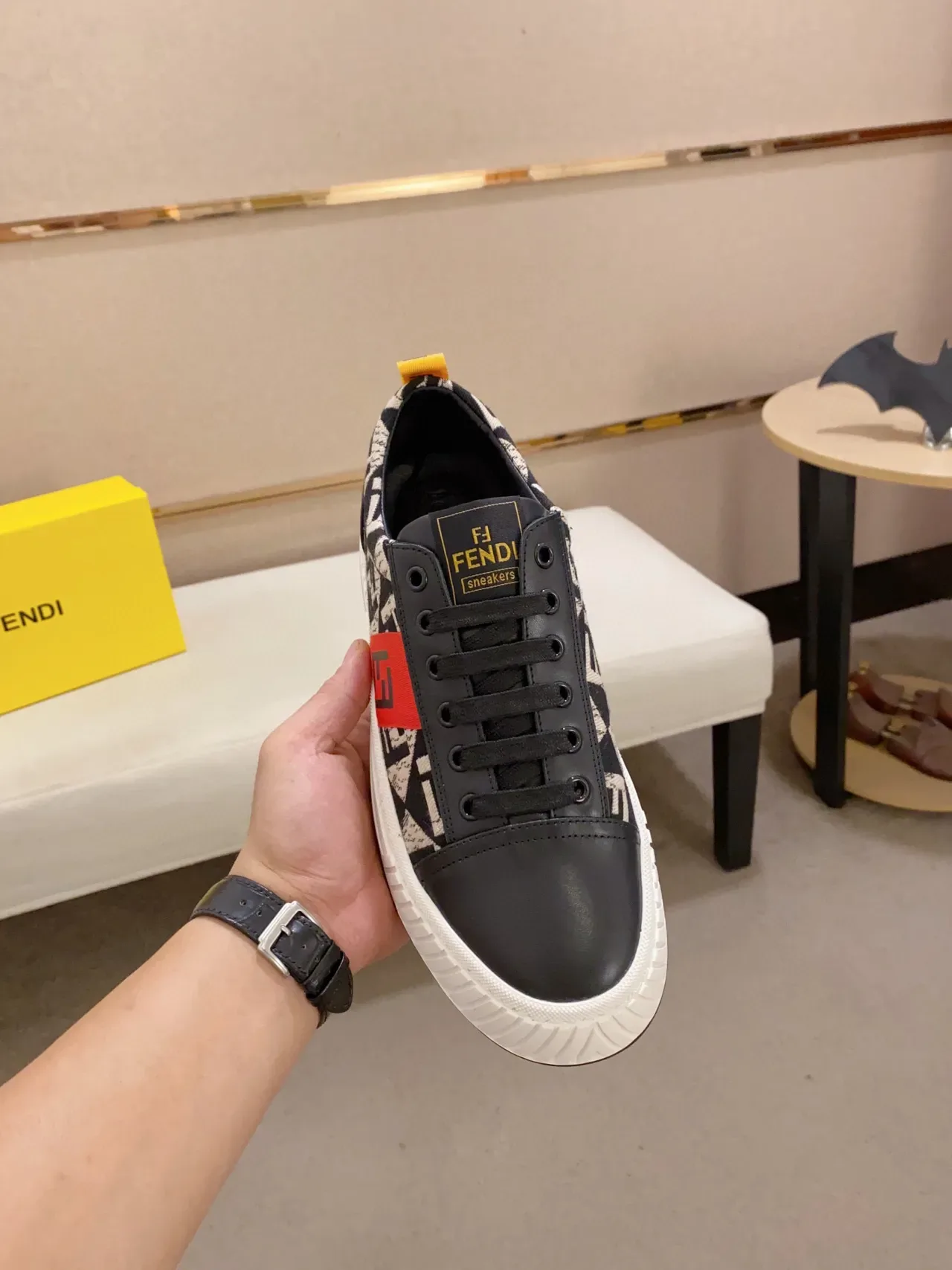 Fendi أحذية رياضية أسود أحمر FF طباعة المونوغرام شارة اللوجو نمط حياة 9