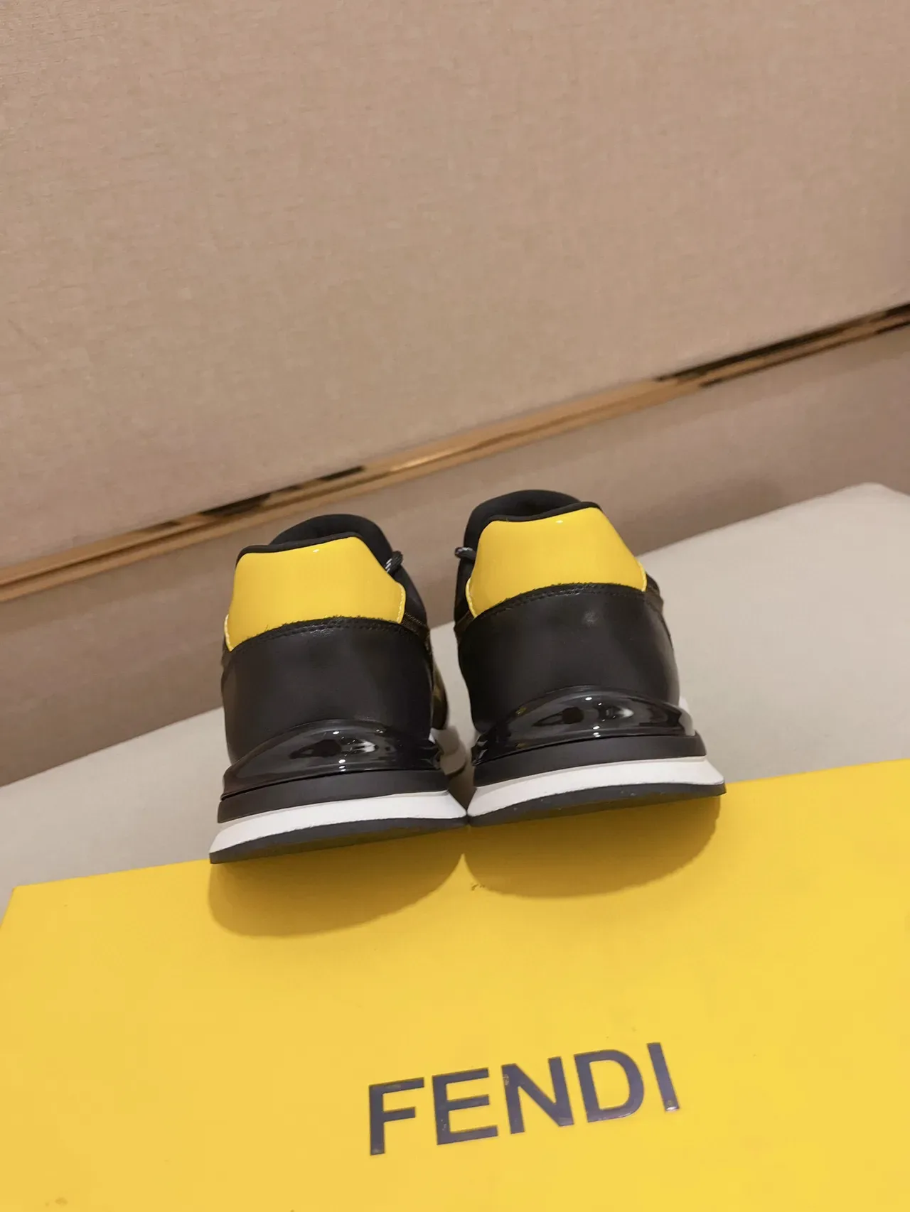 Fendi Noir Jaune FF Monogramme Textile Logo Œil Monstre Sneakers Lifestyle 8
