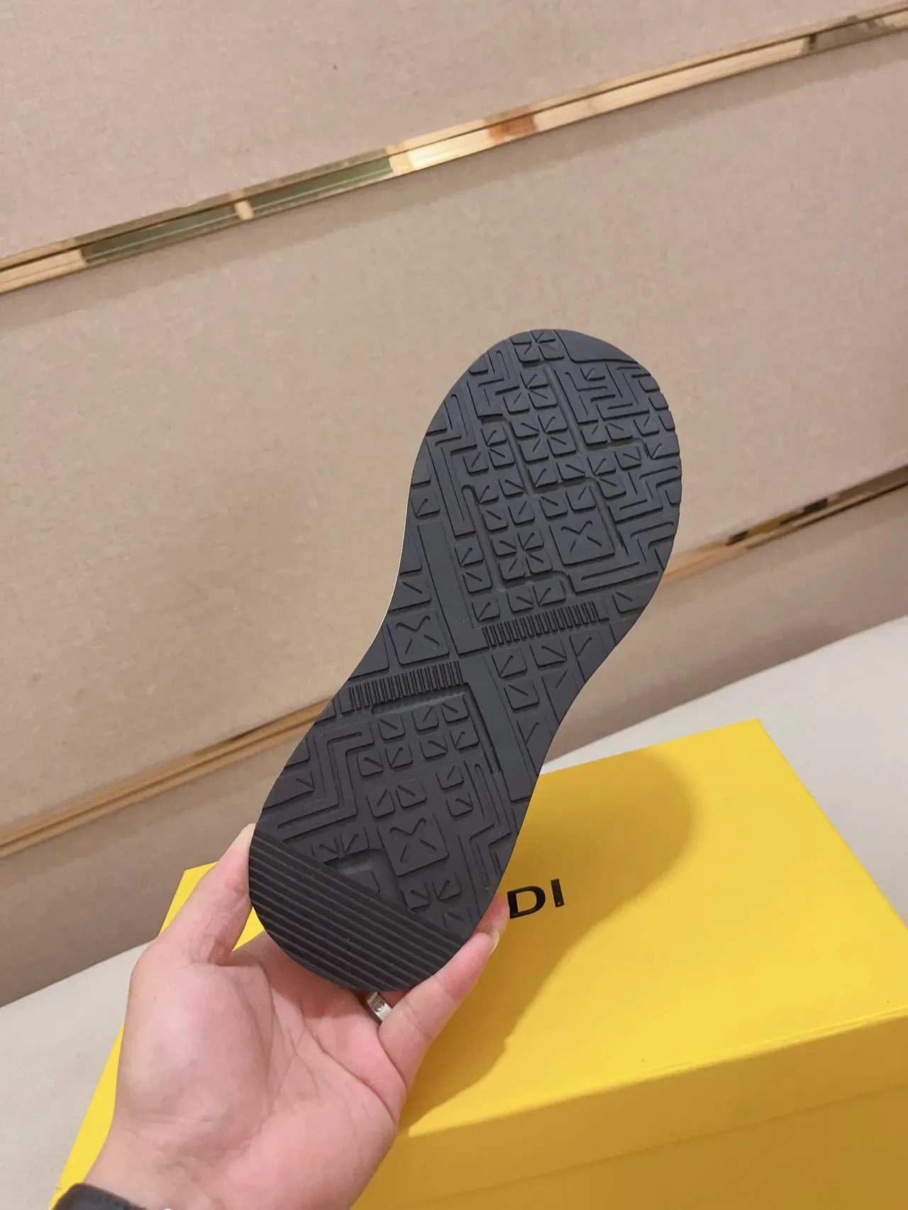 Fendi Noir Jaune FF Monogramme Textile Logo Œil Monstre Sneakers Lifestyle 9