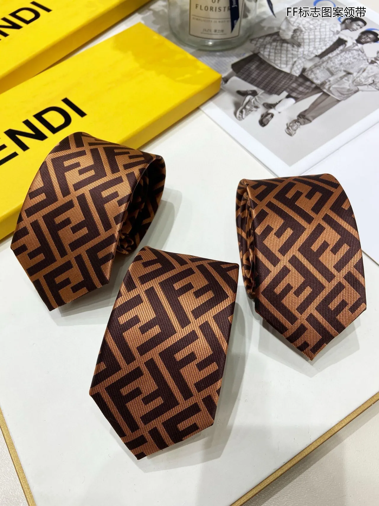 Fendi FF Monogram 棕色和米色领带 4