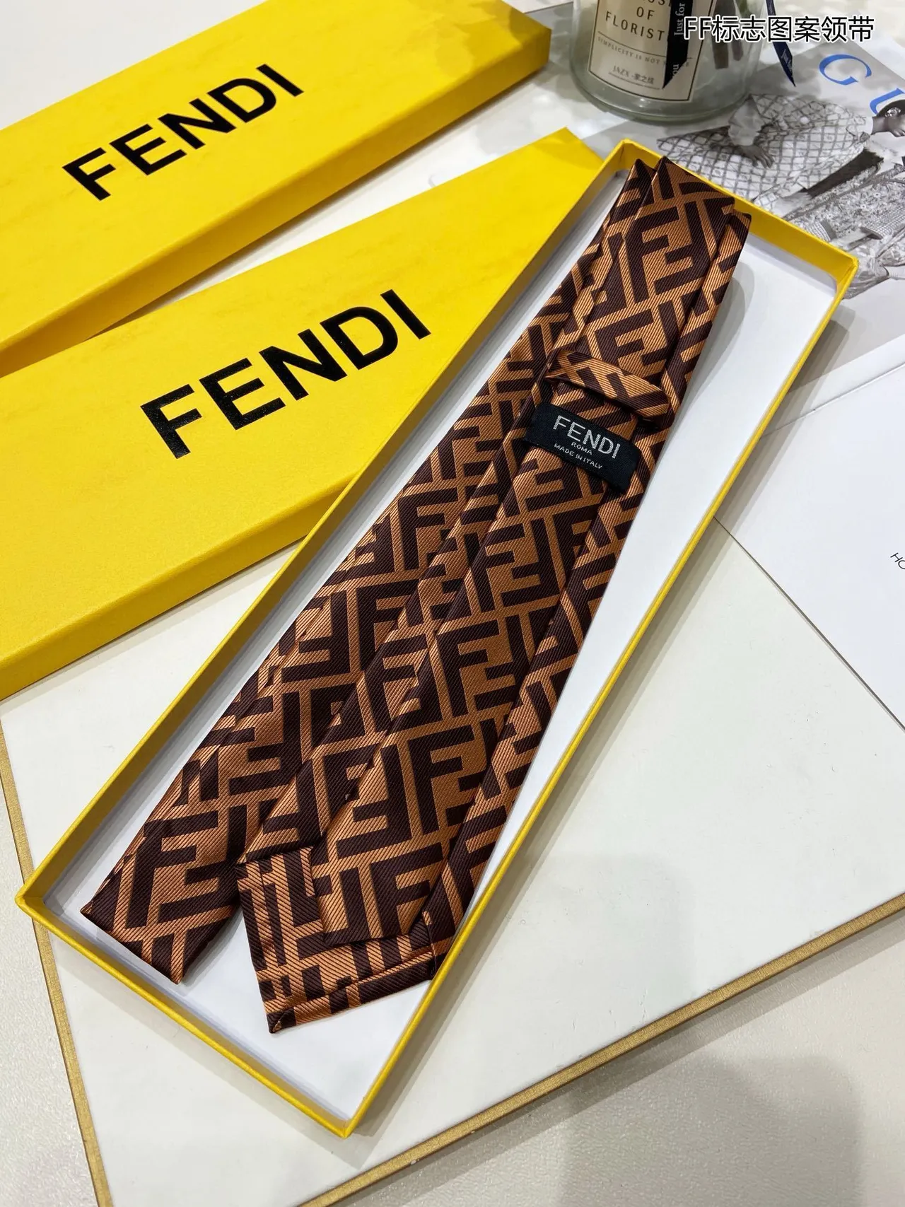 Fendi FF Monogram 棕色和米色领带 7