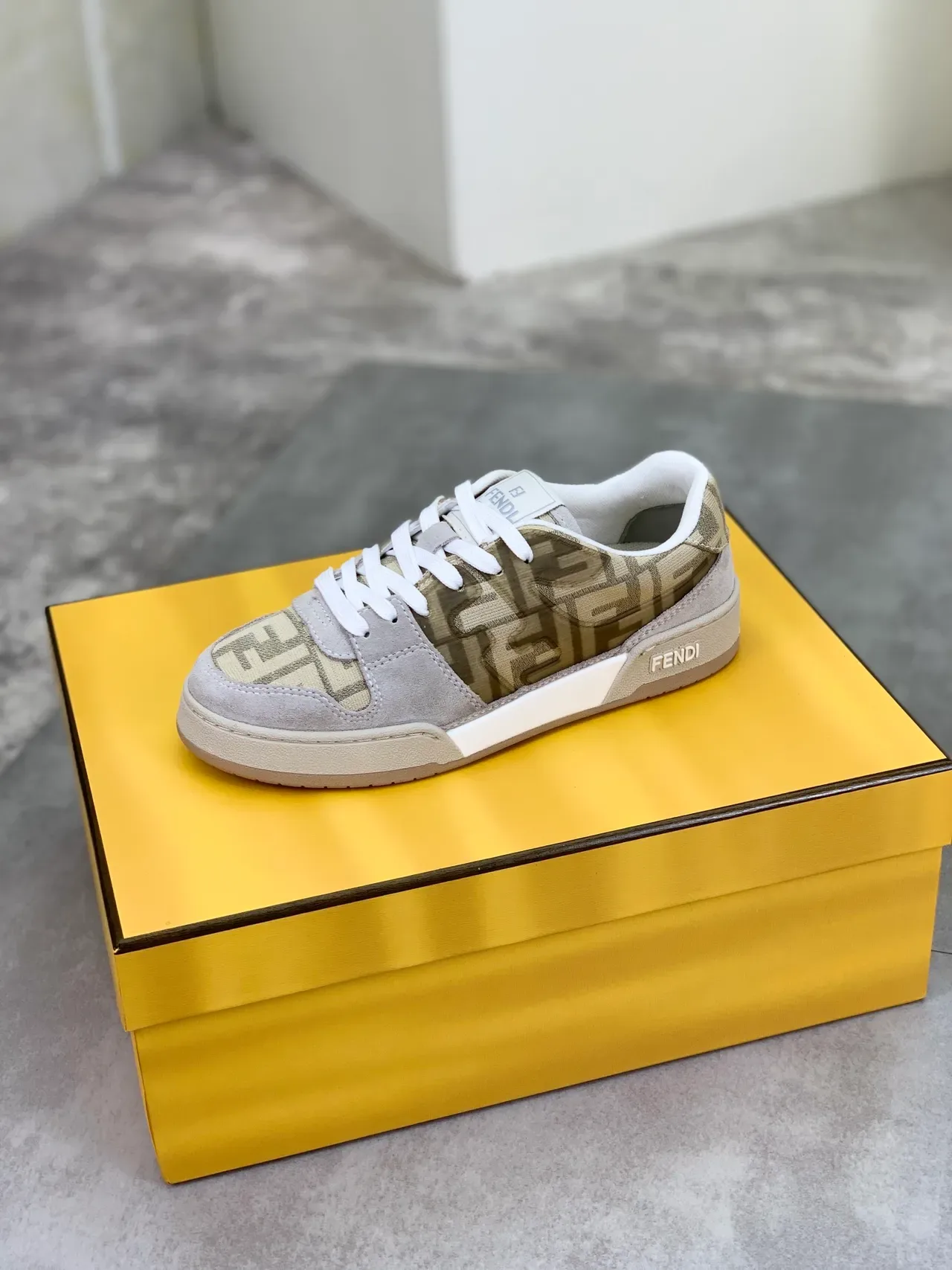 Sneakers Lifestyle Fendi FF Monogram en Jacquard et Daim Low-Top 2
