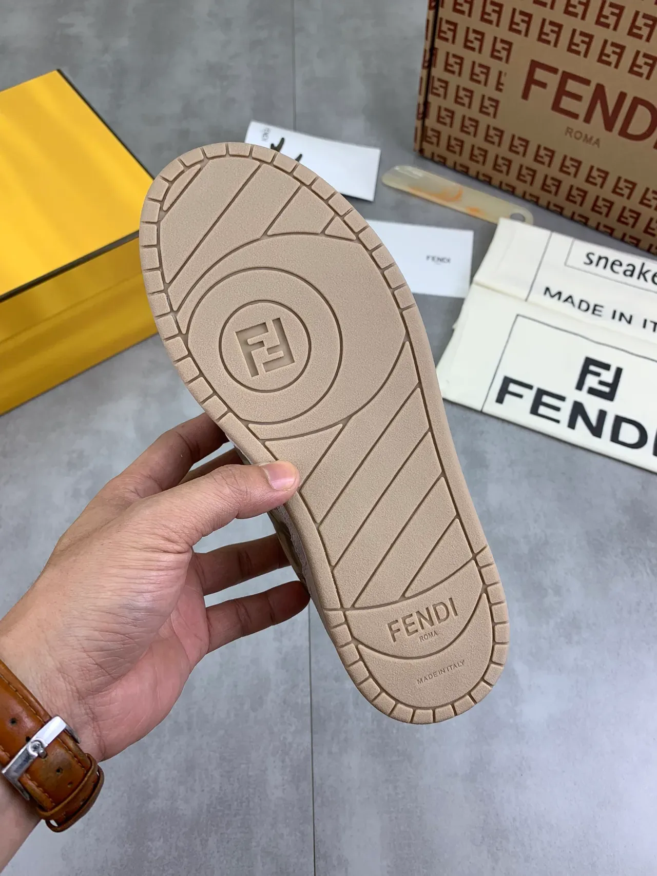 Sneakers Lifestyle Fendi FF Monogram en Jacquard et Daim Low-Top 3