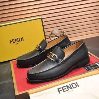 Fendi Gancini 黑色皮革 金色扣环 乐福鞋