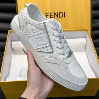 Fendi 灰白 穿孔 麂皮 同色 FF 刺绣 生活方式 运动鞋