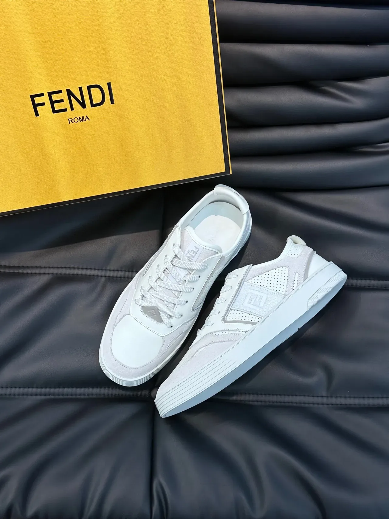Fendi Gris Blanco Perforado Ante Tonal FF Bordado Lifestyle Sneakers 3