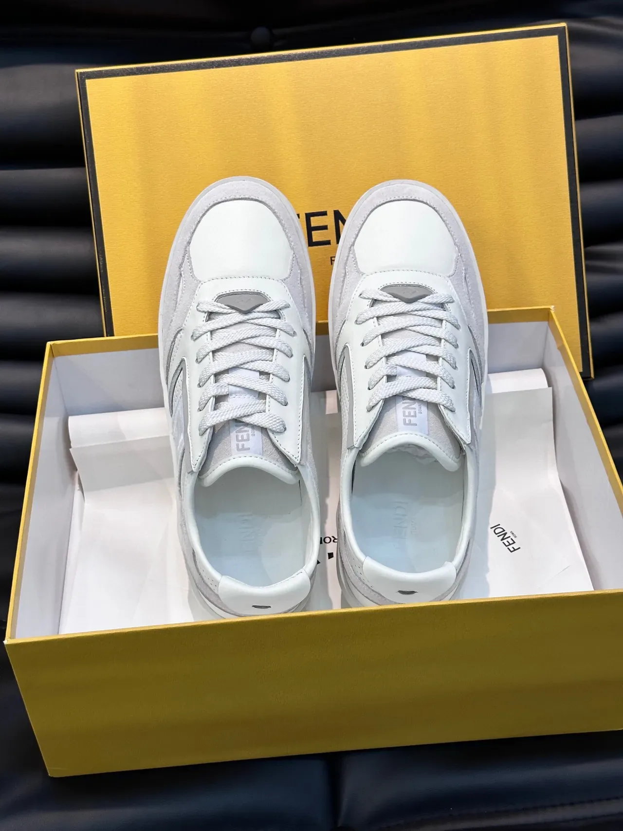 Fendi Gris Blanco Perforado Ante Tonal FF Bordado Lifestyle Sneakers 5