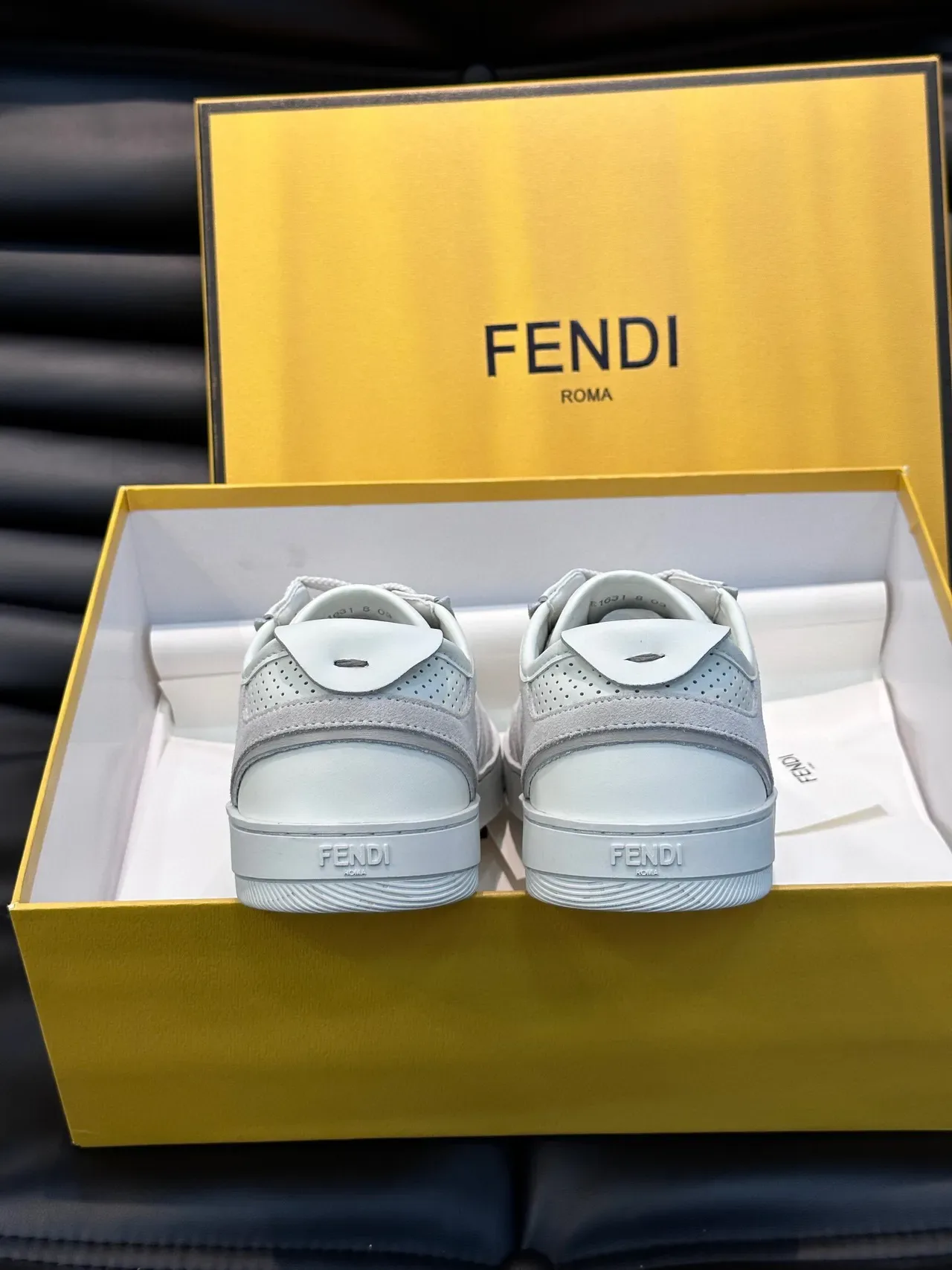 Fendi Gris Blanco Perforado Ante Tonal FF Bordado Lifestyle Sneakers 6