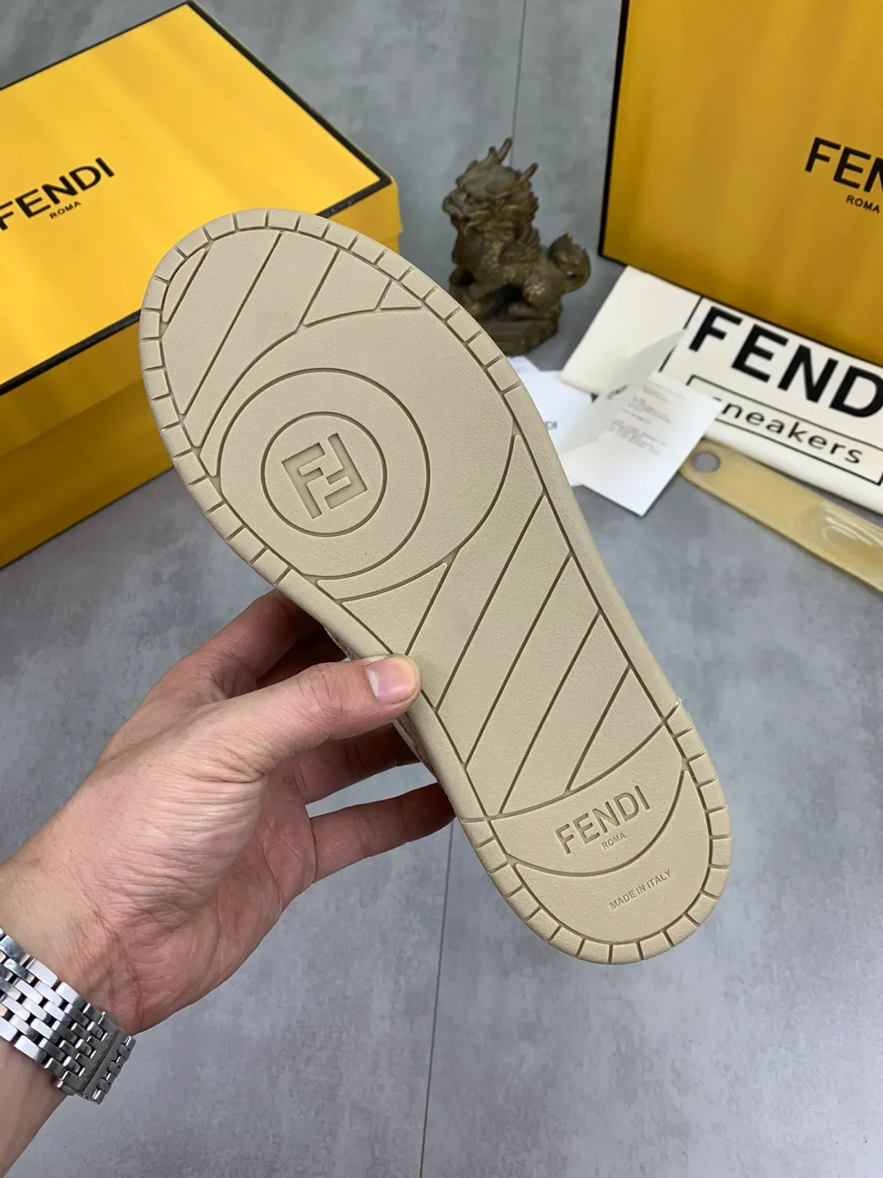 Fendi গোলাপি বেইজ মিক্সড-ম্যাটেরিয়াল আপার পারফোরেটেড টো ক্যাপ লাইফস্টাইল স্নিকার্স 2