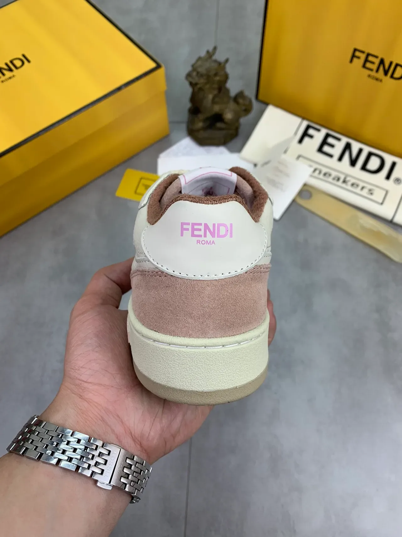 Fendi গোলাপি বেইজ মিক্সড-ম্যাটেরিয়াল আপার পারফোরেটেড টো ক্যাপ লাইফস্টাইল স্নিকার্স 3