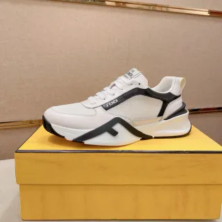 Fendi Runner 白色和黑色厚底运动鞋