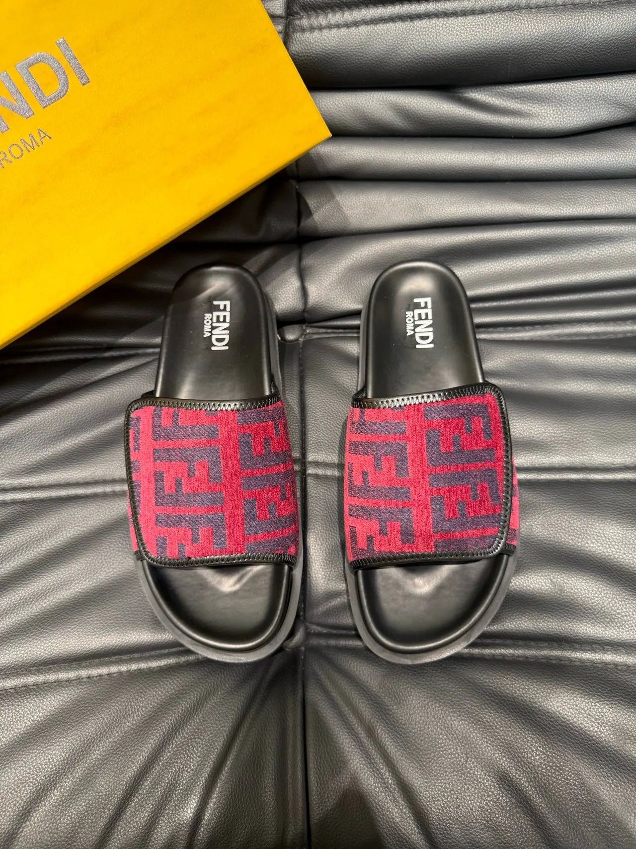 Fendi Slide Rojo Negro FF Monogram Correa Suela de Goma Moldada Zapatos 2