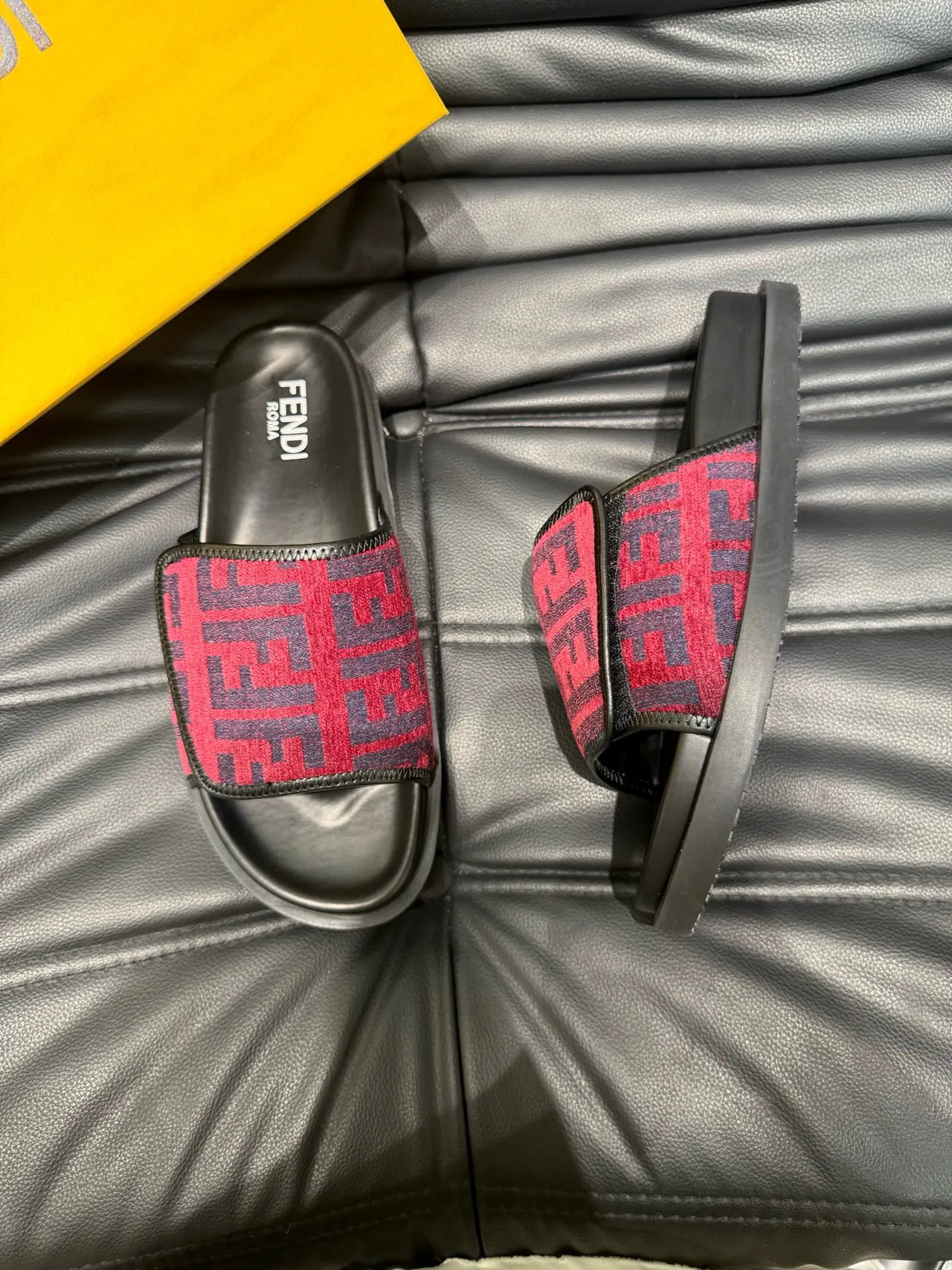 Fendi Slide Rojo Negro FF Monogram Correa Suela de Goma Moldada Zapatos 3