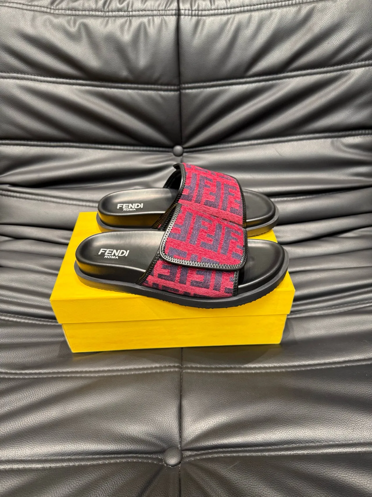 Fendi Slide Rojo Negro FF Monogram Correa Suela de Goma Moldada Zapatos 4