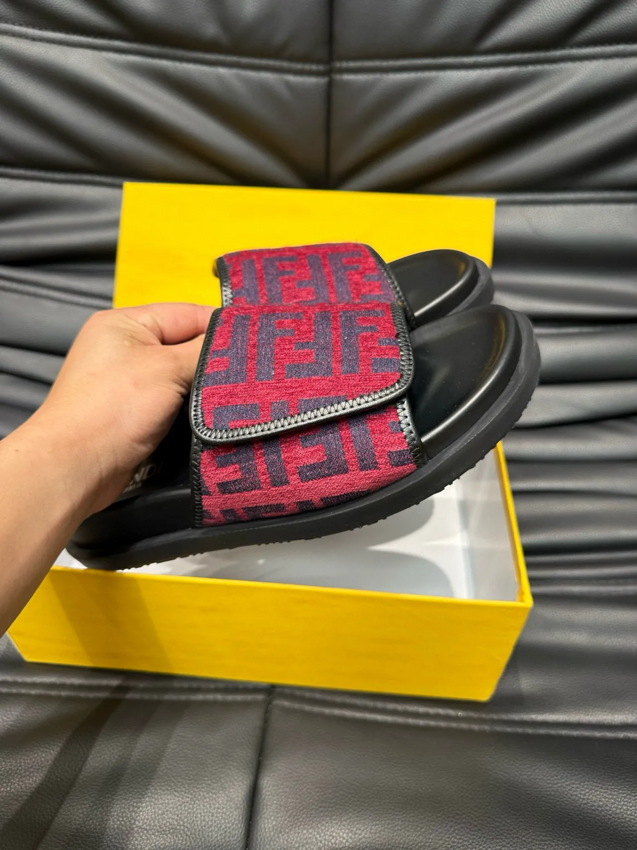 Fendi Slide Rojo Negro FF Monogram Correa Suela de Goma Moldada Zapatos 6