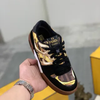 Fendi 黑金火焰图案生活方式运动鞋