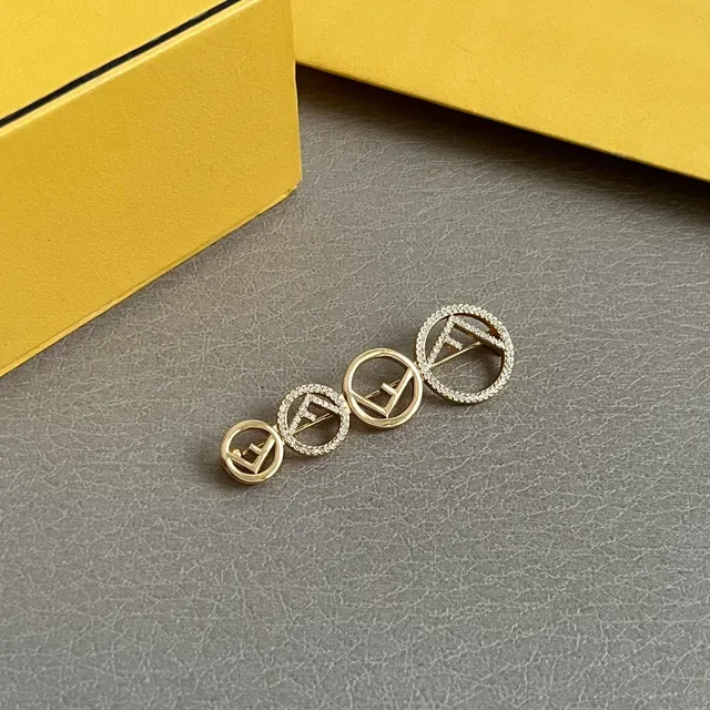 Aretes Fendi Triple FF Logo Pavé de tono dorado 5