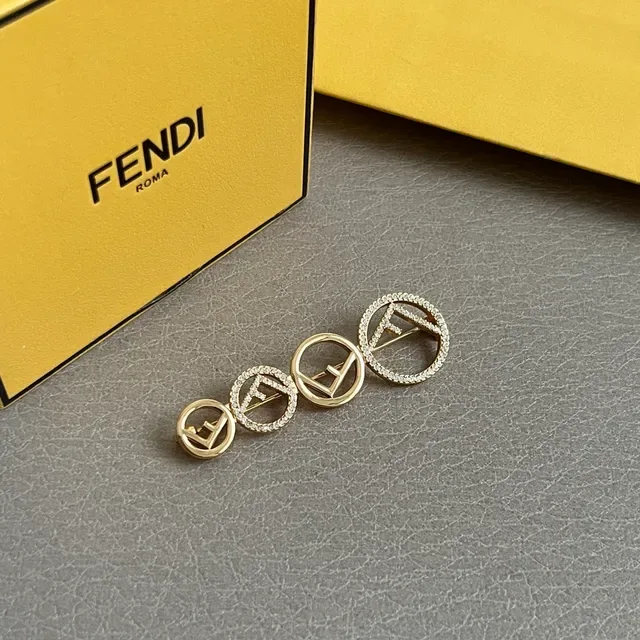 Aretes Fendi Triple FF Logo Pavé de tono dorado 6