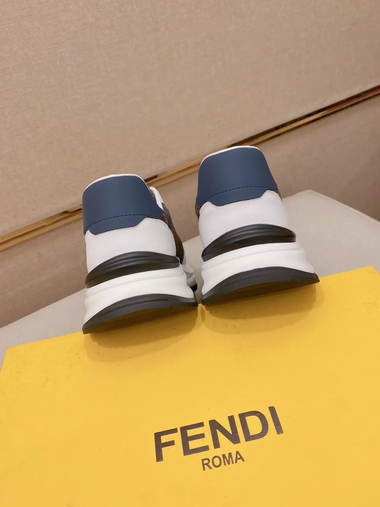 Fendi blanco marino FF Monogram jacquard superposiciones cuero superior Lifestyle Sneakers 8