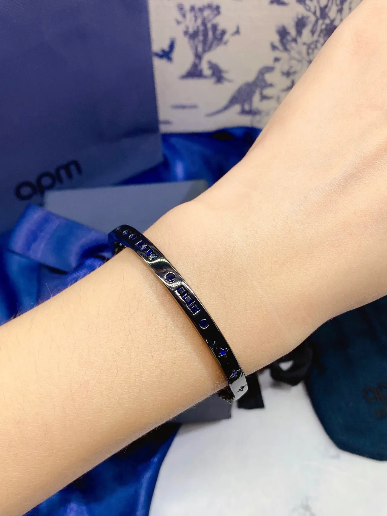 apm Monaco Bonheur Channel-Set Stone Bangle Bracelet 5