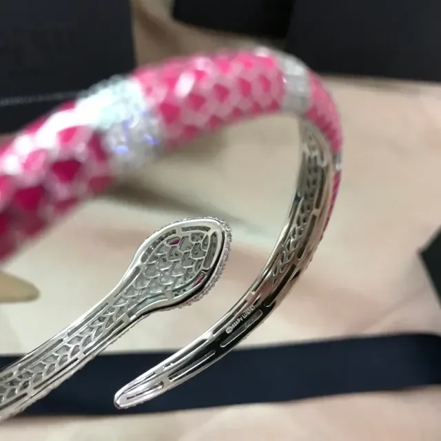 APM Monaco Pulseira de esmalte rosa com motivo de serpente pavé cristal 5