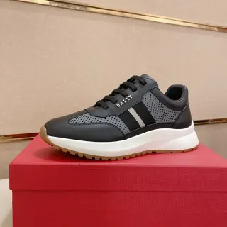 Bally أحذية رياضية نمط حياة أسود أبيض جلد مُثقب علوى لوحة جانبية مخططة
