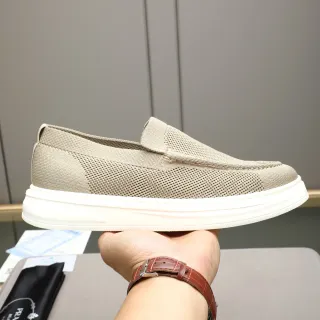 Mocassim Slip-On Bege e Branco de Malha