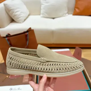 Mocasines de ante beige con punta moc tejido
